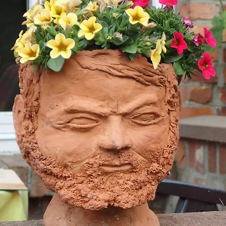 Апартаменты Gemuetliche In Hirschreicher Umgebung Jasnitz