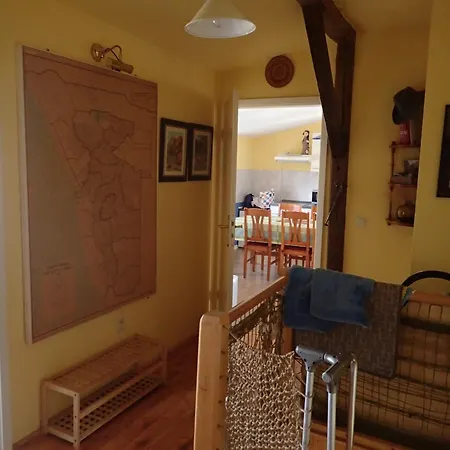 Апартаменты Gemuetliche In Hirschreicher Umgebung Jasnitz